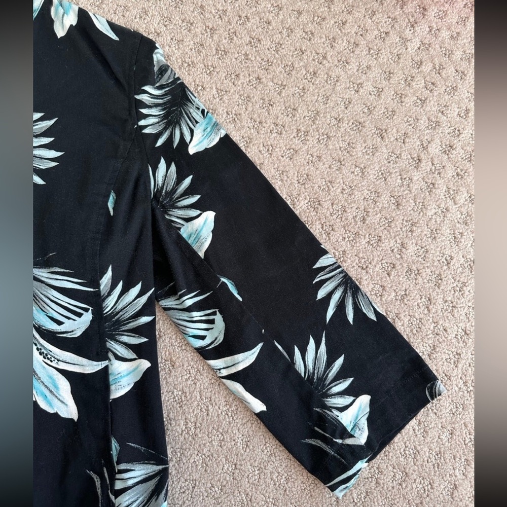 CHICOS Blue and Black Flower Jacket Size 0 - Picture 6 of 6